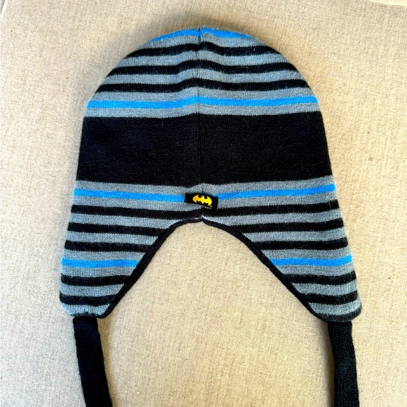 Batman Hat & Gloves, Size 4 and up - Picture 3 of 5